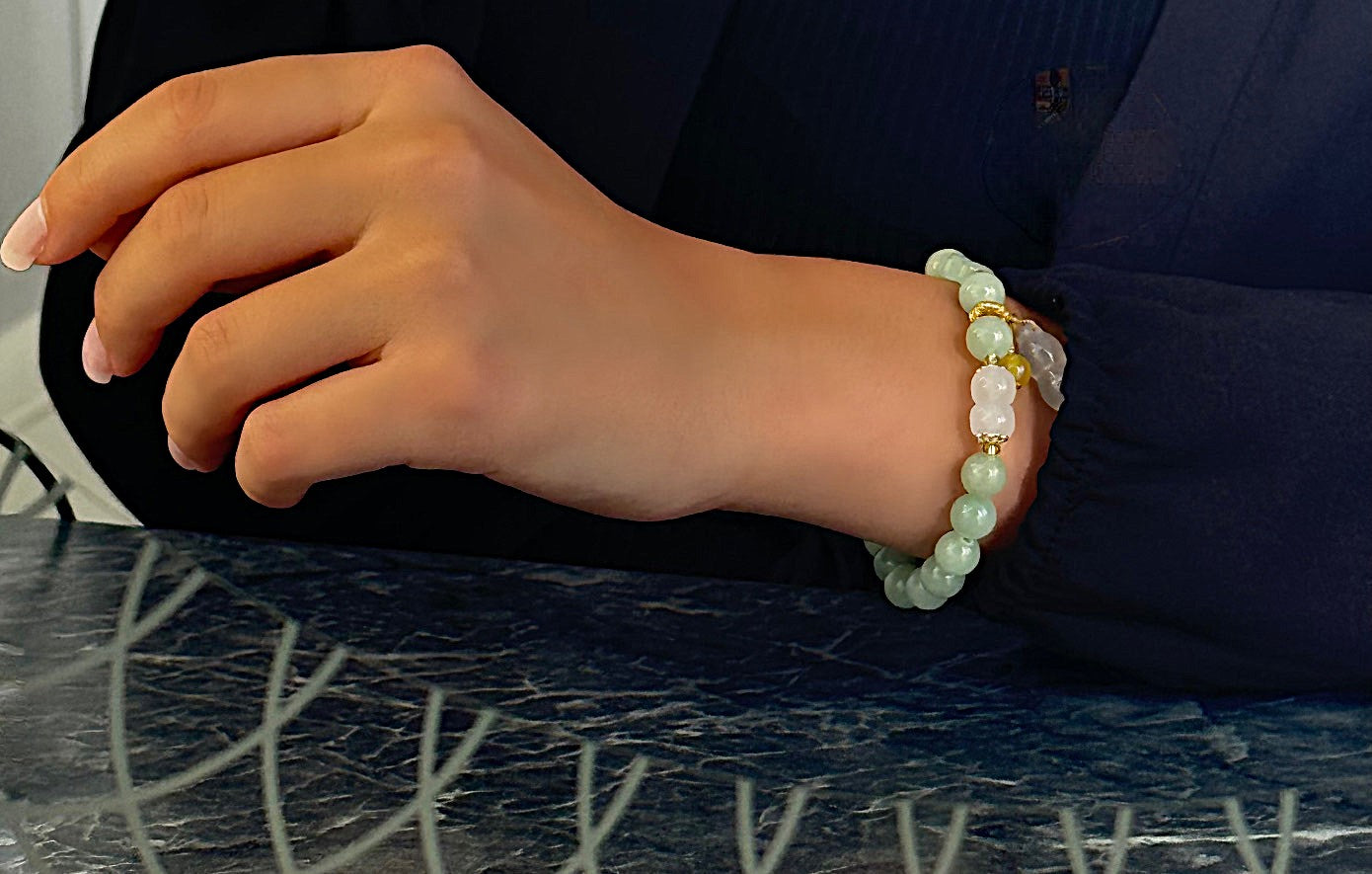 Jade Glanz: Das Smaragd-Armband