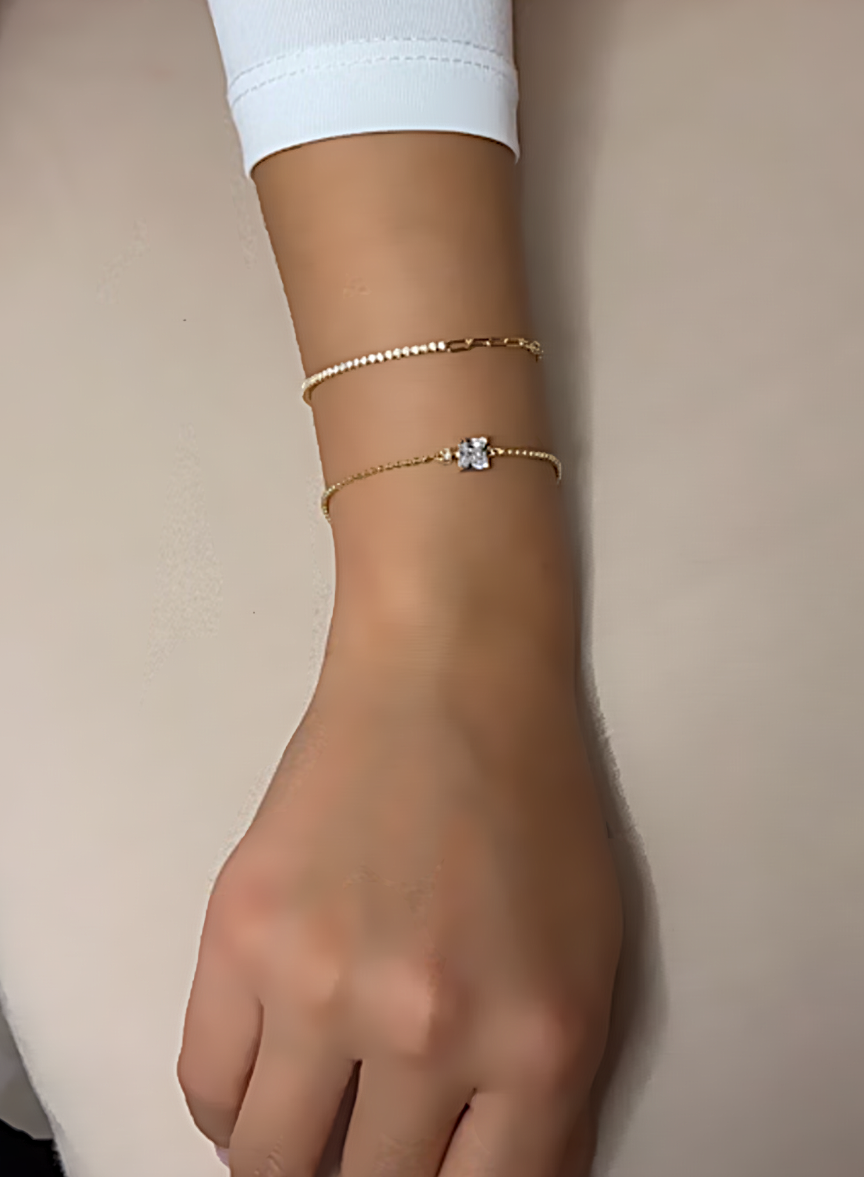 "Square Chic: Das Schlichte Armband"