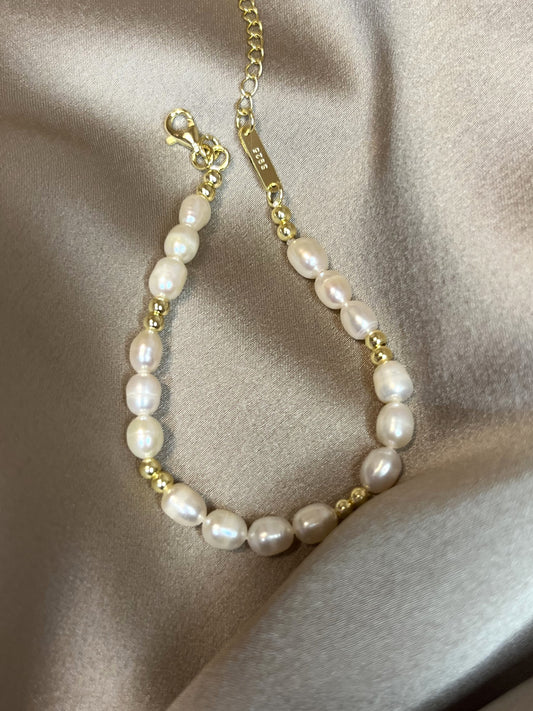 "Pure Pearl: Das Süßwasserperlen-Armband"